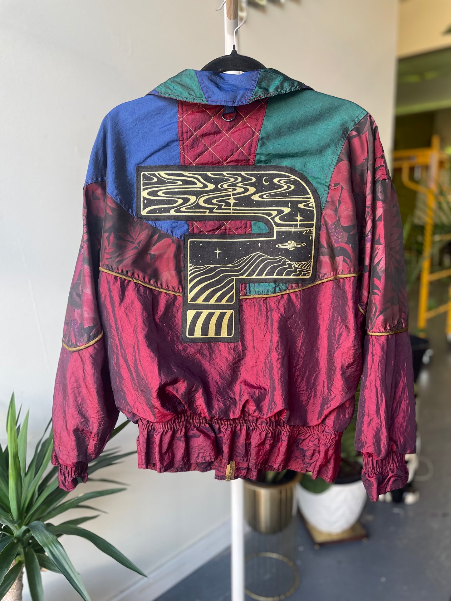 Question Mark Windbreaker Medium