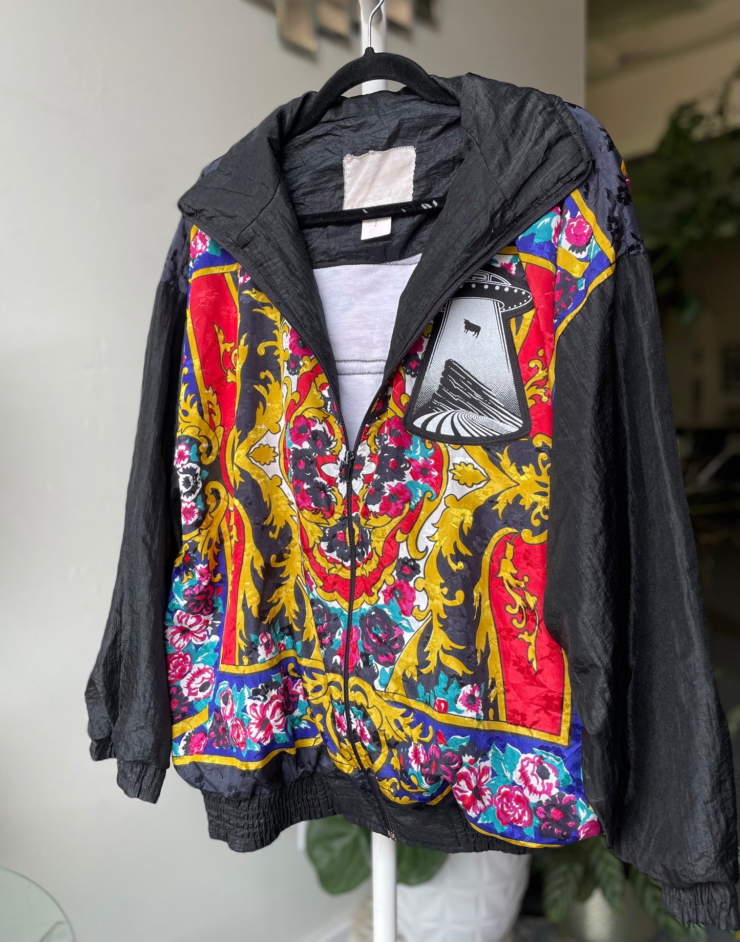 Tipper Red Rocks Windbreaker