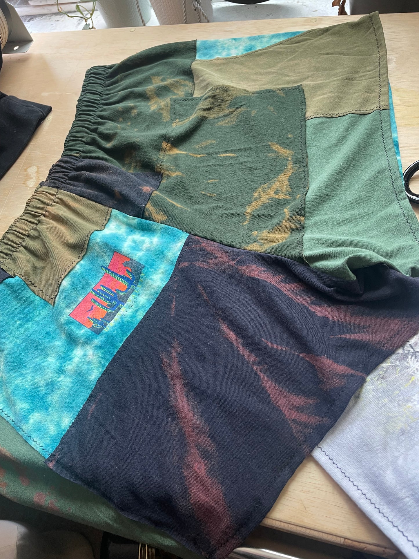 Patchwork Shorts - 35” Elastic - Short XL/2X