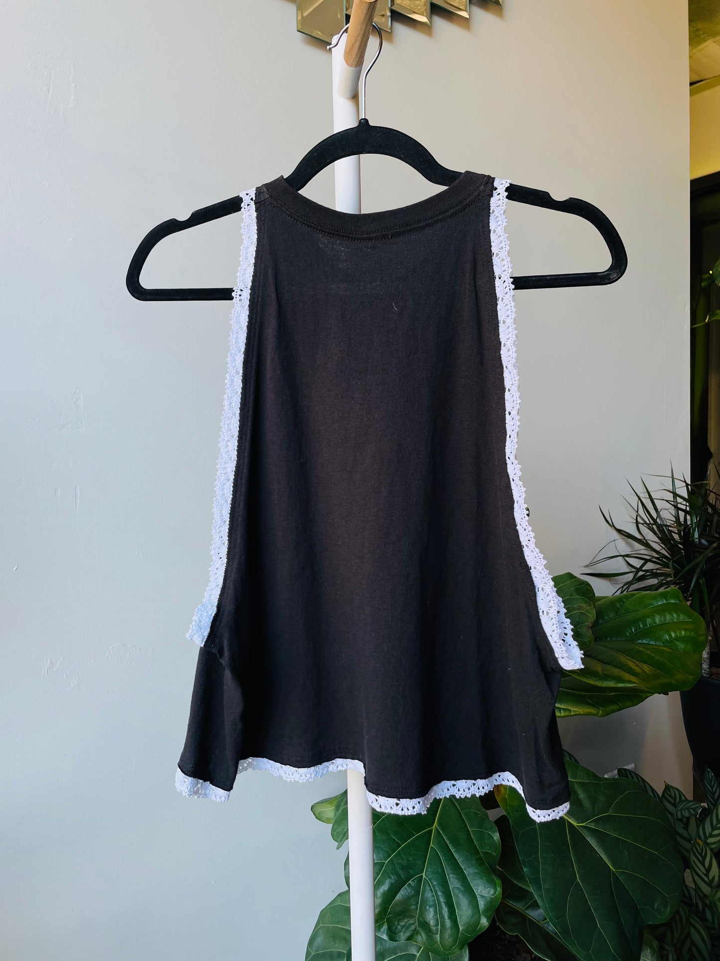 Wolf Vintage Lace Crop Medium