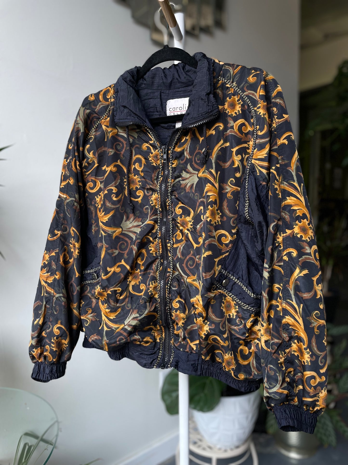 Tipper Windbreaker