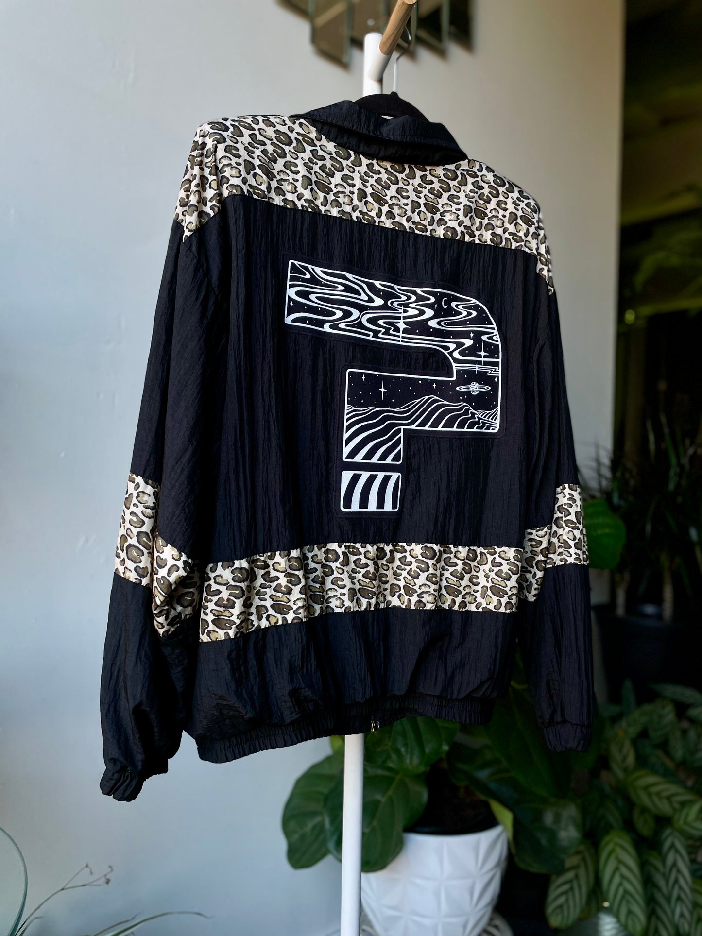 Tipper Embroidered Animal Windbreaker XL