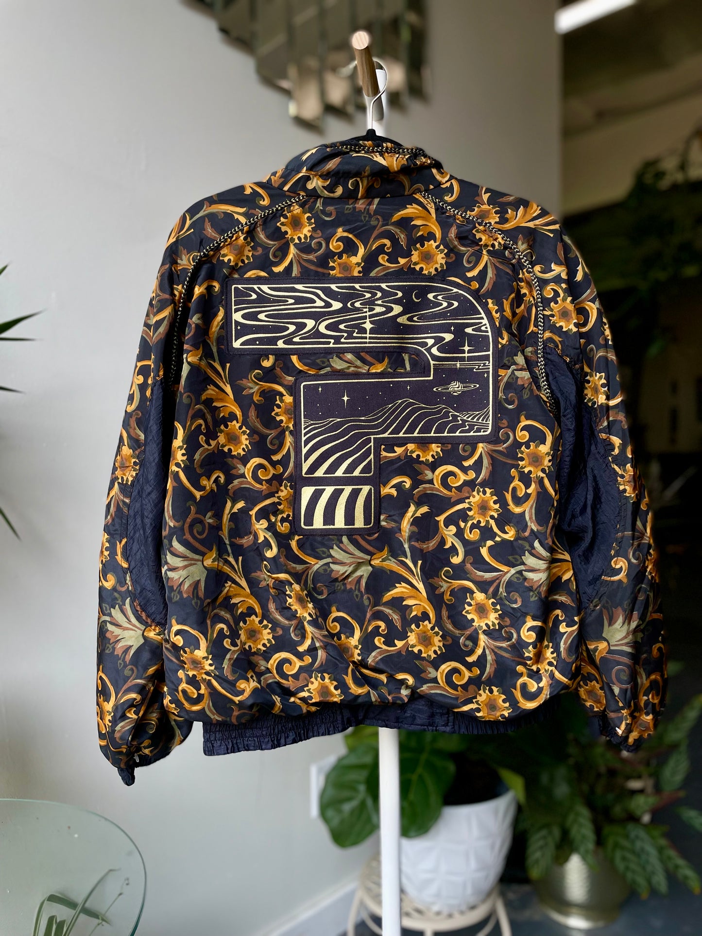 Tipper Windbreaker