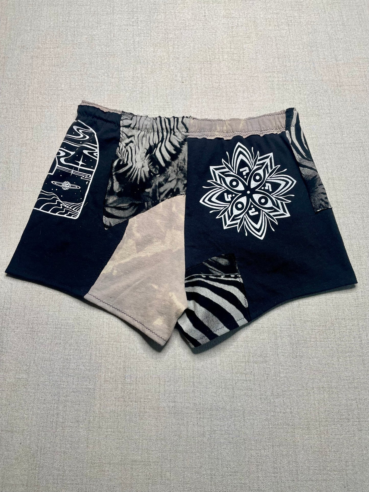 Patchwork Shorts - 28” Elastic - Short S/M