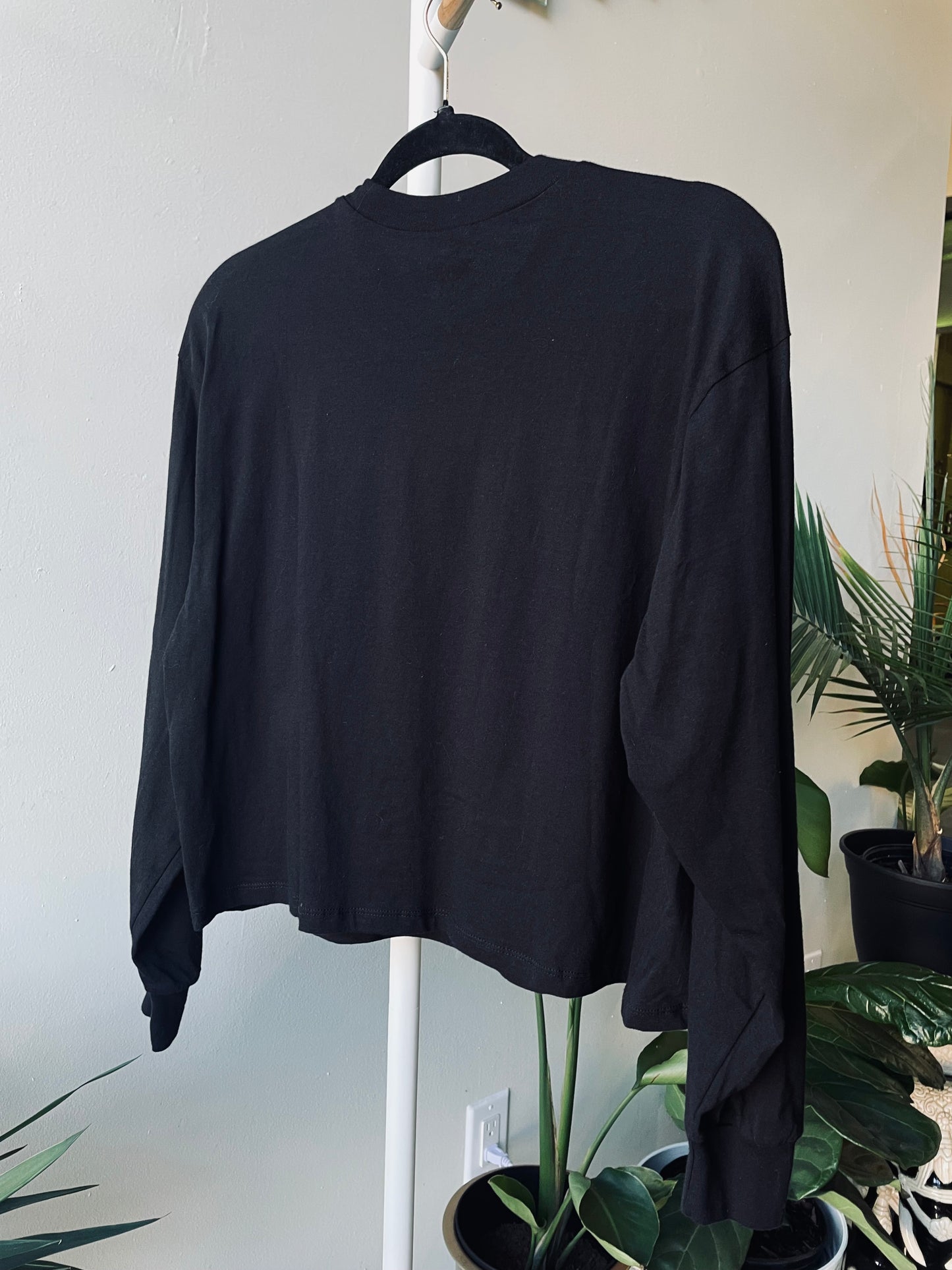 Eyeball Cropped Long Sleeve