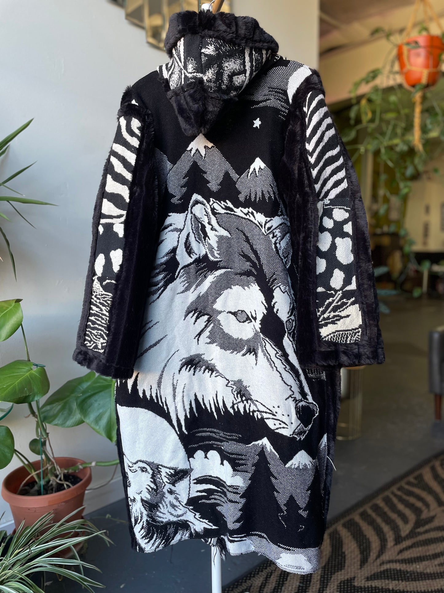 Wolf Faux Fur Tapestry Coat small/medium